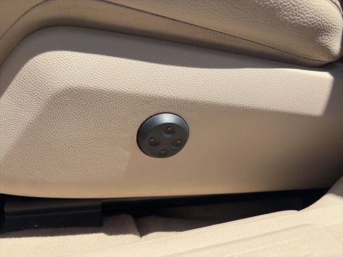 Used 2014 Mercedes-Benz E 350 4MATIC Sedan image 14