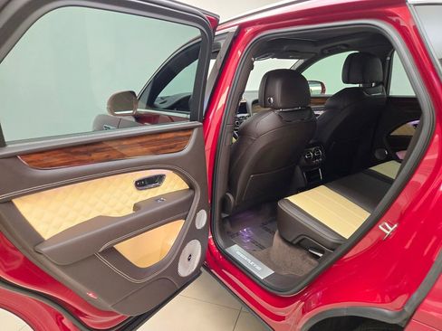 Certified 2021 Bentley Bentayga AWD/4WD image 22