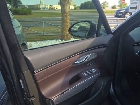 Used 2023 Genesis GV70 2.5T w/ Advanced Package AWD/4WD image 14