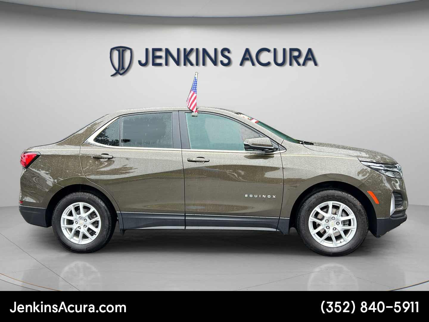 Used 2024 Chevrolet Equinox LT FWD image 2