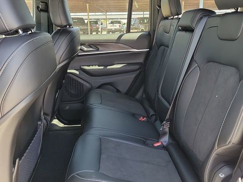 New 2026 Jeep Grand Cherokee Altitude AWD/4WD image 8