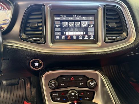 Used 2019 Dodge Challenger SXT image 13