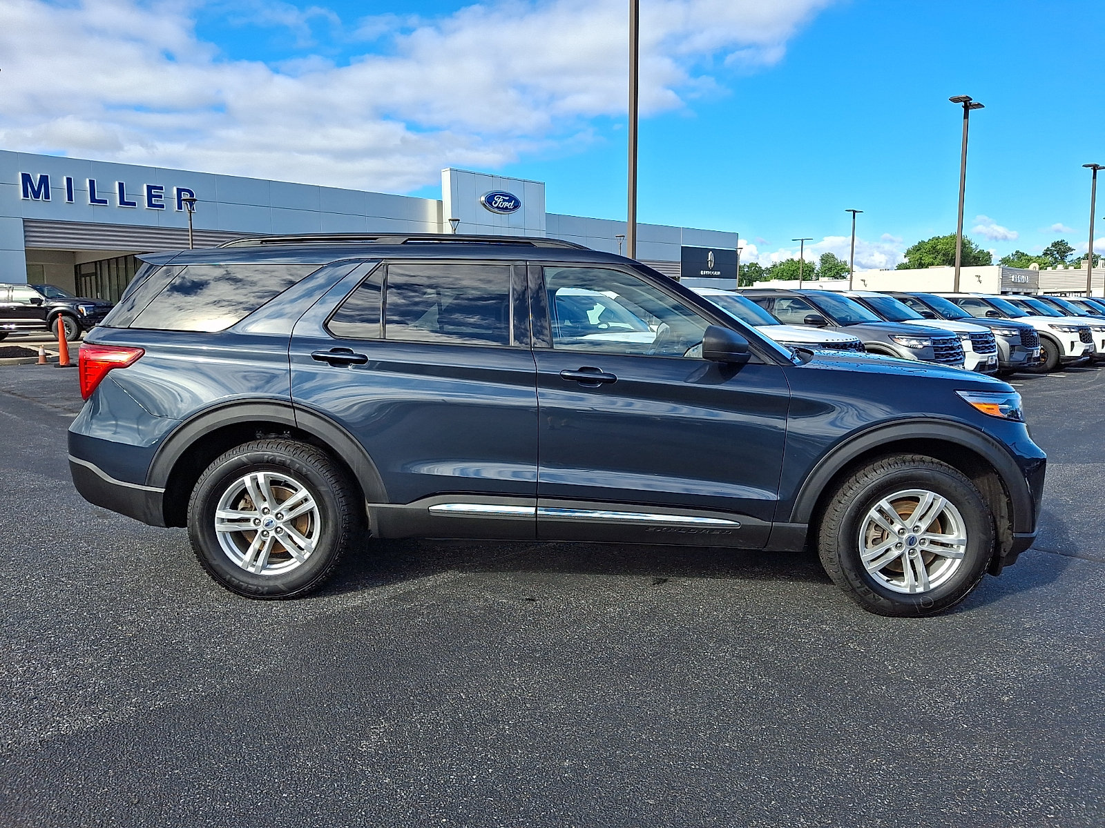 Certified 2023 Ford Explorer XLT AWD/4WD image 7