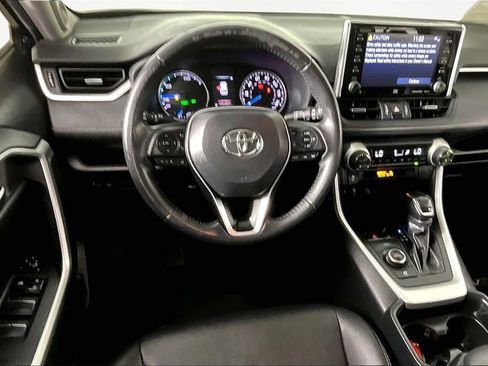 Used 2021 Toyota RAV4 XLE Premium image 8
