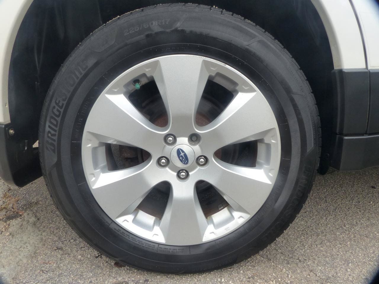 Used 2011 Subaru Outback 2.5i Limited AWD/4WD image 28
