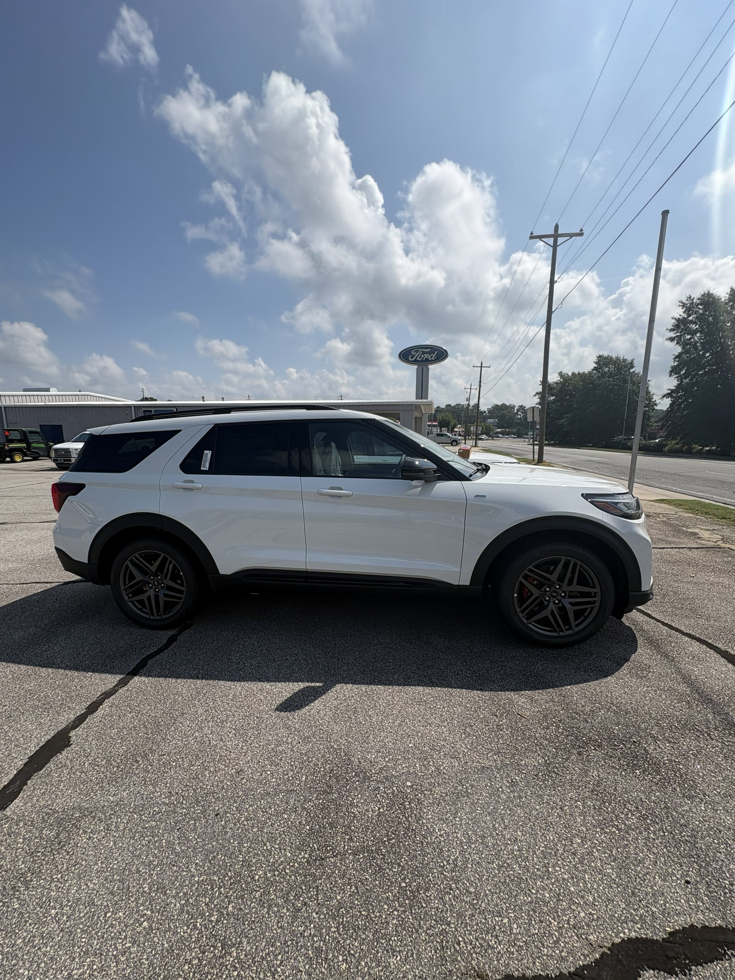New 2026 Ford Explorer ST-Line w/ ST-Line Street Pack RWD image 4