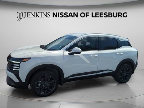 Certified 2025 Nissan Kicks SR FWD image 13