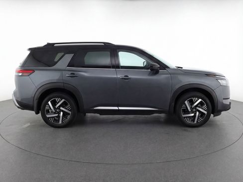 Used 2025 Nissan Kicks SV FWD image 11
