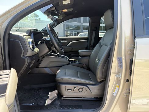 Used 2024 Chevrolet Colorado ZR2 w/ ZR2 Convenience Package III AWD/4WD image 14