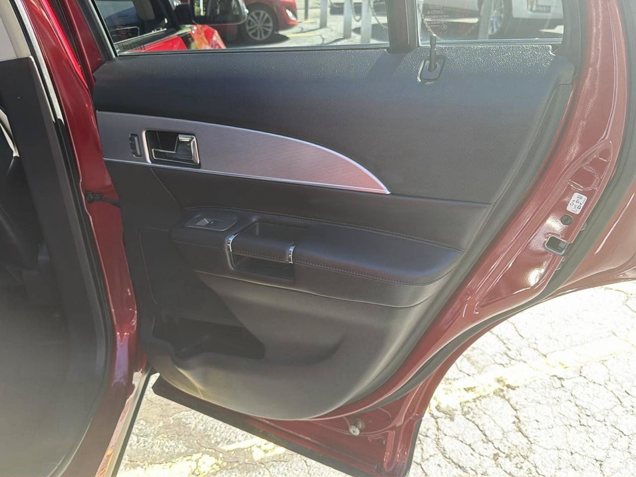 Used 2013 Lincoln MKX AWD image 32