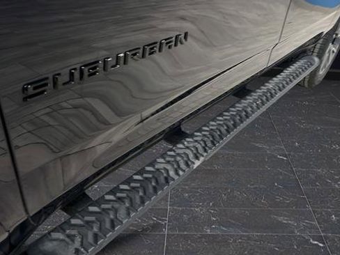 Used 2023 Chevrolet Suburban Z71 w/ Luxury Package image 38