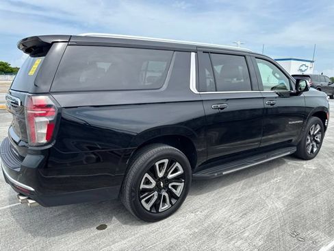 Used 2021 Chevrolet Suburban Premier w/ Premium Package RWD image 15