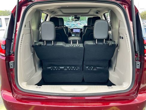 Used 2022 Chrysler Pacifica Limited FWD image 28