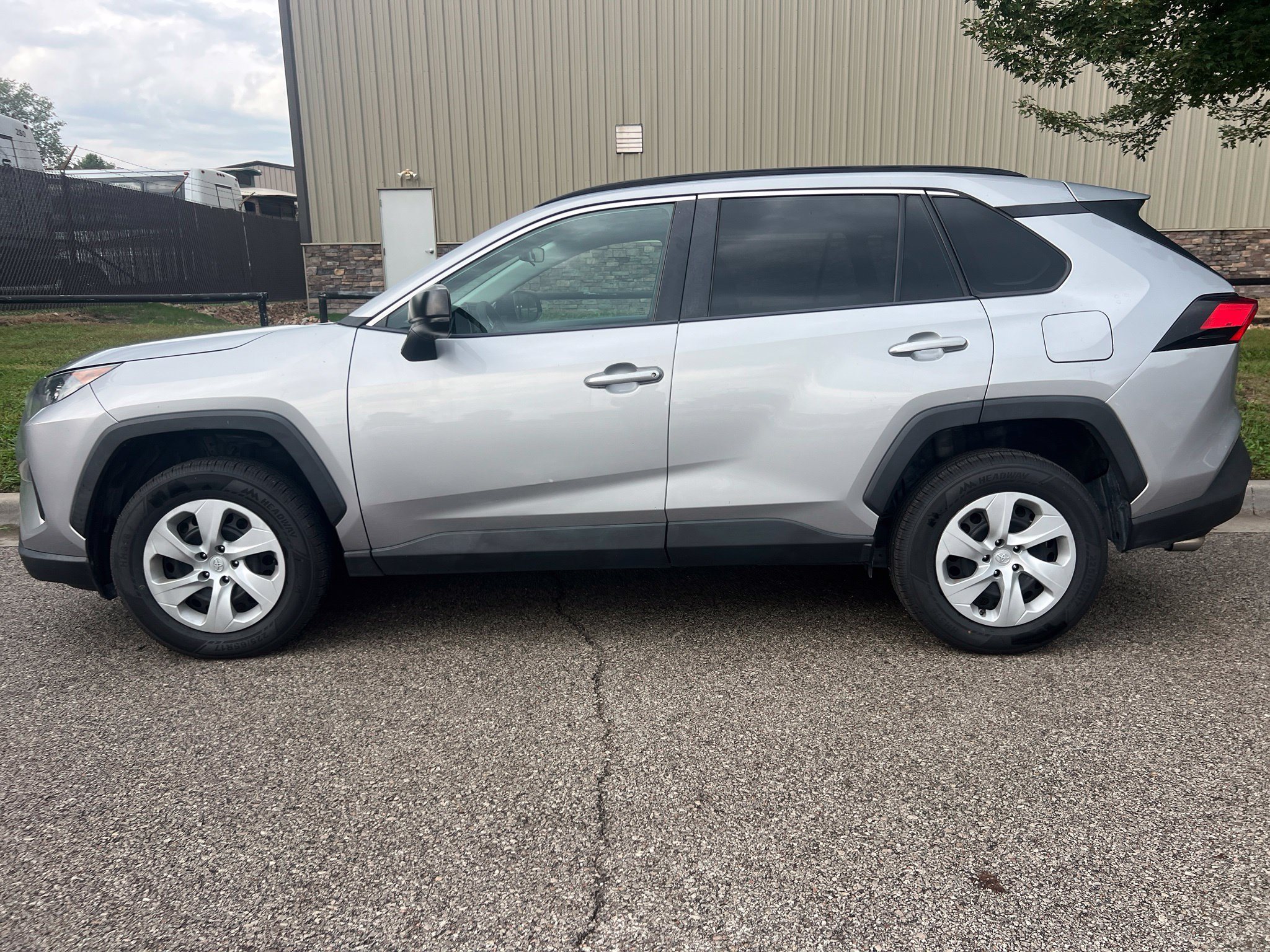 Used 2021 Toyota RAV4 LE FWD image 9