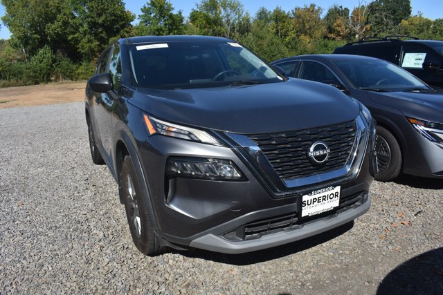 Used 2023 Nissan Rogue S FWD image 2