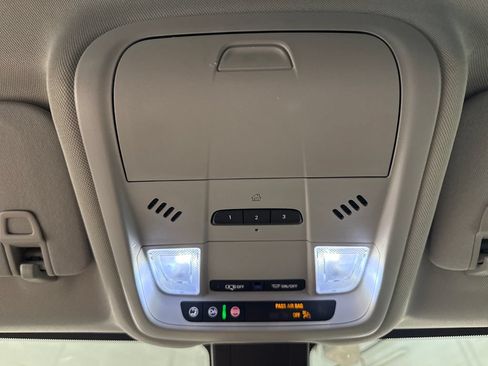 Used 2020 Chevrolet Equinox Premier AWD/4WD image 22