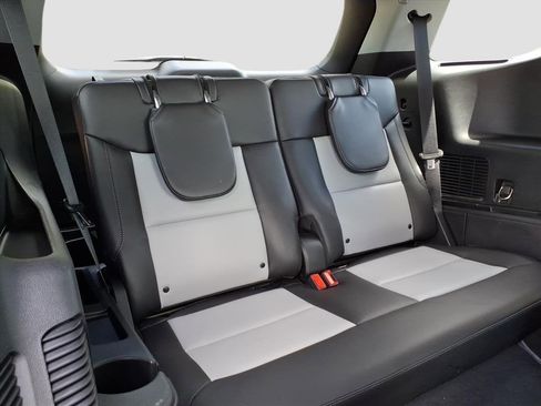 Used 2022 Ford Explorer XLT w/ Equipment Group 202A image 12