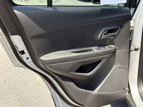 Used 2020 Chevrolet Trax LS FWD image 12