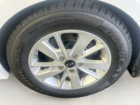 Used 2016 Kia Optima LX image 11