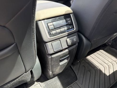 Used 2022 Subaru Ascent Limited w/ Technology Package AWD/4WD image 22