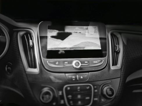 Used 2023 Chevrolet Malibu LT image 17