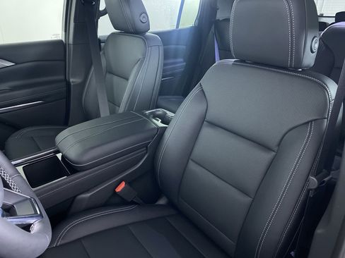 New 2026 Chevrolet Traverse LT image 11