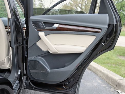 Used 2018 Audi Q5 2.0T Premium Plus w/ Premium Plus Package image 38