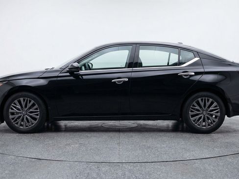 Used 2025 Nissan Altima 2.5 SV image 5