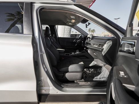 Used 2023 Mitsubishi Outlander SE image 12