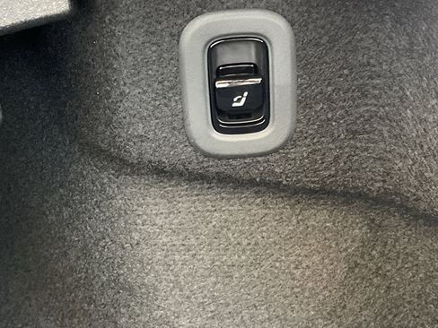 Certified 2024 Mercedes-Benz CLE 300 4MATIC Cabriolet image 19