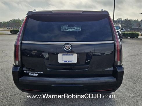 Used 2015 Cadillac Escalade Luxury image 10