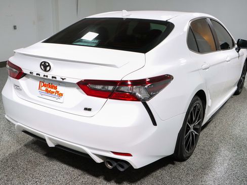 Used 2024 Toyota Camry SE image 7