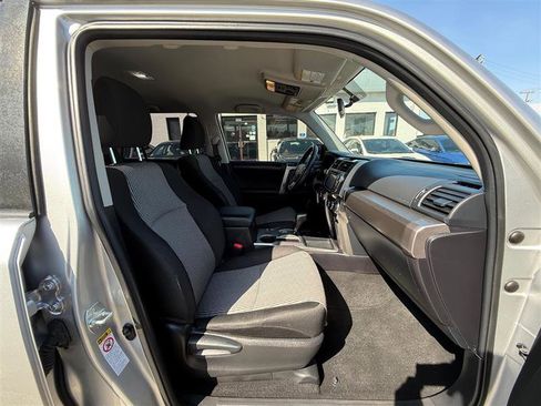 Used 2016 Toyota 4Runner SR5 RWD image 32