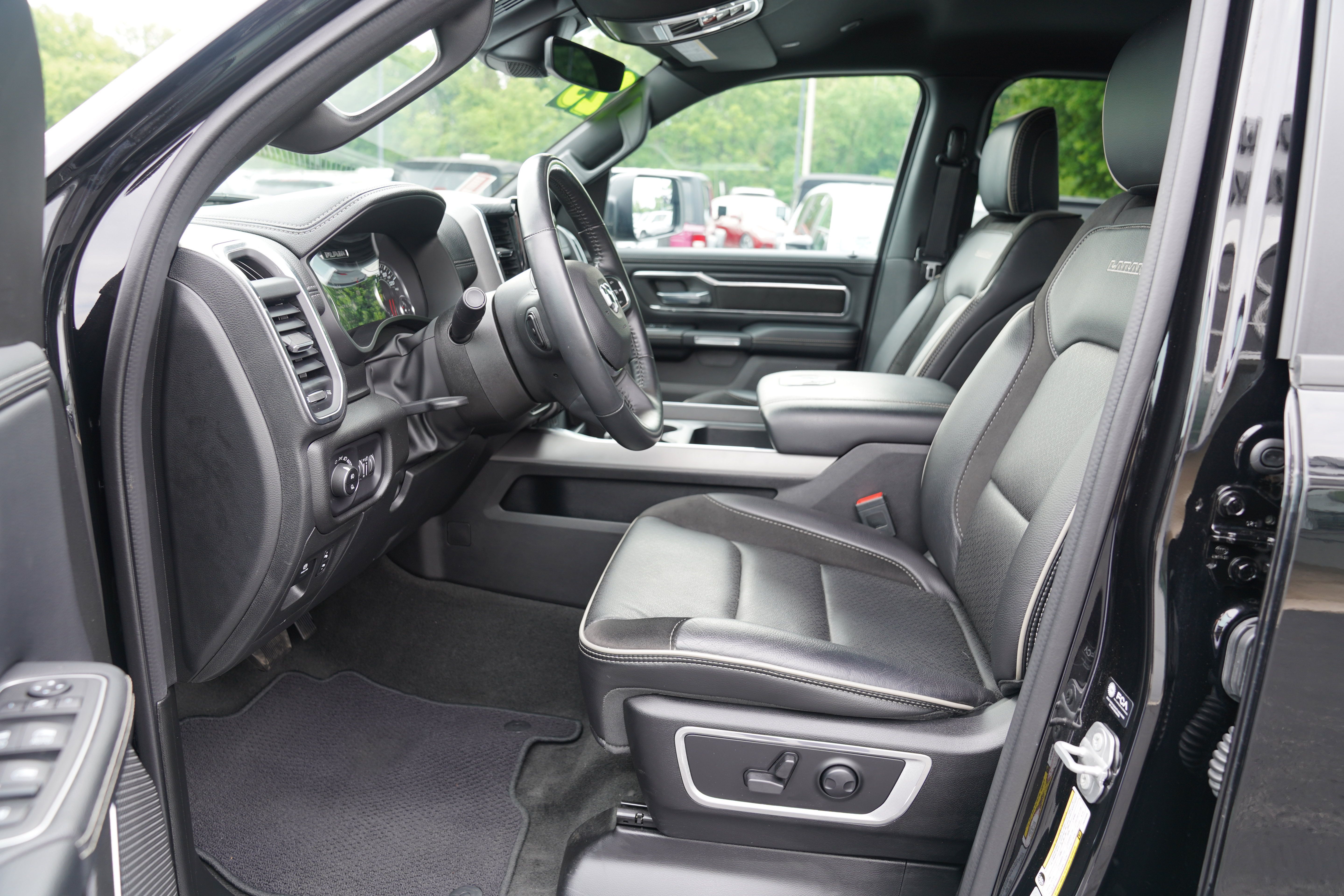 Used 2023 RAM 1500 Laramie AWD/4WD image 4