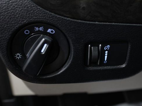 Used 2012 Dodge Grand Caravan SXT image 27