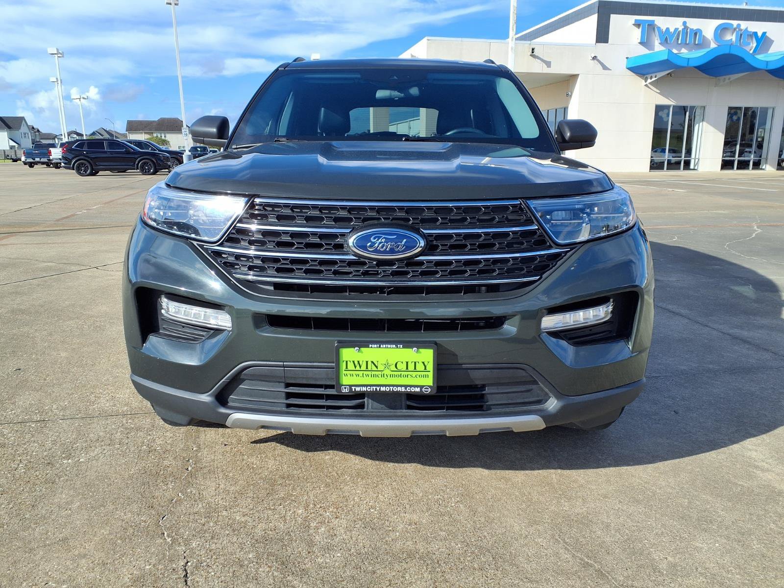 Used 2023 Ford Explorer XLT w/ Equipment Group 202A RWD image 3