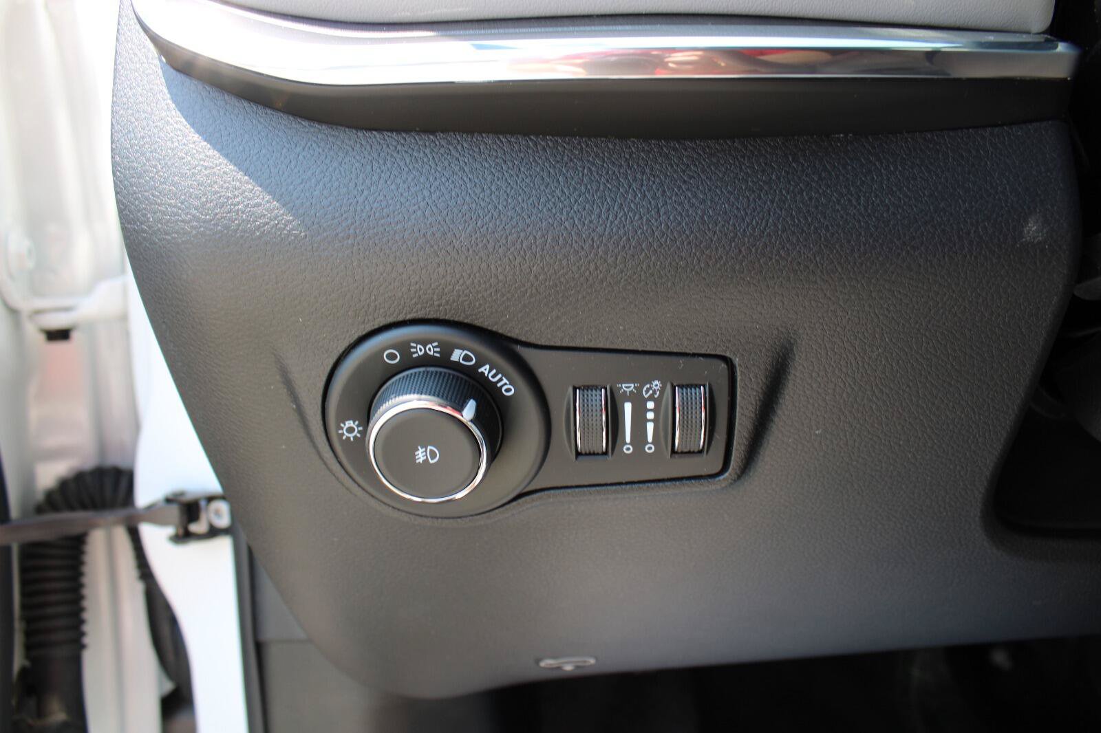 Used 2023 Jeep Compass Limited AWD/4WD image 13