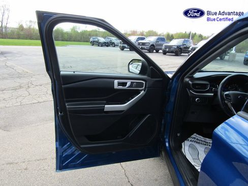 Certified 2022 Ford Explorer XLT w/ Equipment Group 202A AWD/4WD image 28
