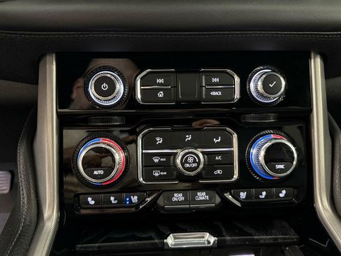 Used 2021 GMC Yukon Denali w/ Denali Premium Package image 22