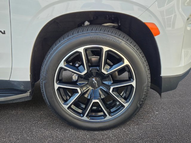 Used 2023 Chevrolet Suburban RST w/ Luxury Package AWD/4WD image 5
