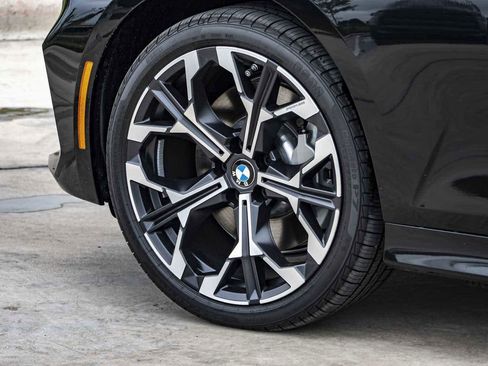 Used 2025 BMW 330i Sedan w/ Premium Package image 27