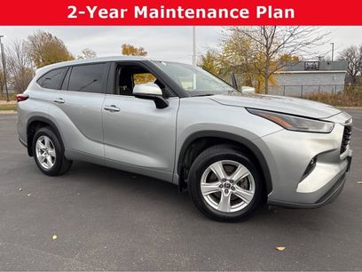 Used 2023 Toyota Highlander LE