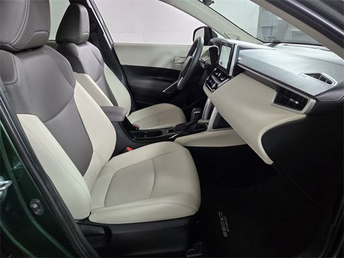 Used 2024 Toyota Corolla Cross XLE image 23