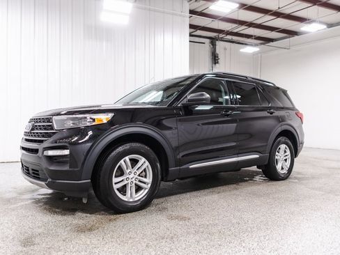 Used 2023 Ford Explorer XLT w/ Equipment Group 202A image 3