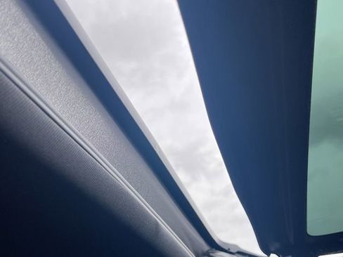 Used 2024 Volkswagen Atlas Cross Sport SEL R-Line image 7