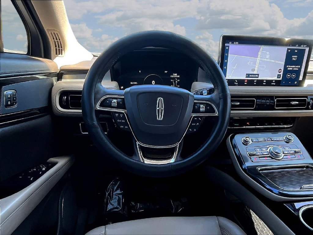 Used 2022 Lincoln Nautilus FWD w/ Premium Package image 8