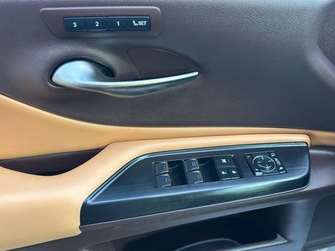 Used 2021 Lexus ES 300h 300h image 8