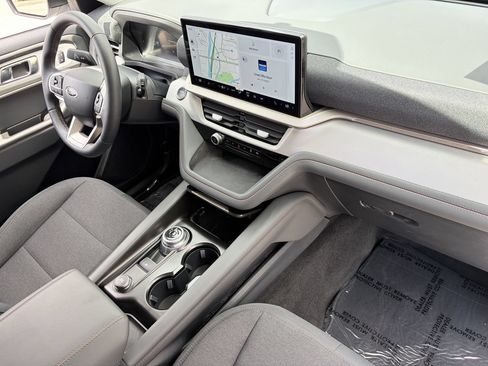 Used 2025 Ford Explorer Active RWD image 12