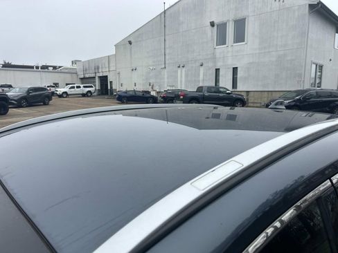 Certified 2021 Toyota Venza XLE w/ Softex Package image 17