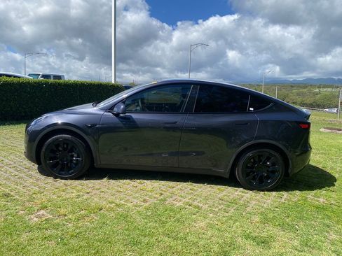 Used 2024 Tesla Model Y Long Range AWD/4WD image 22